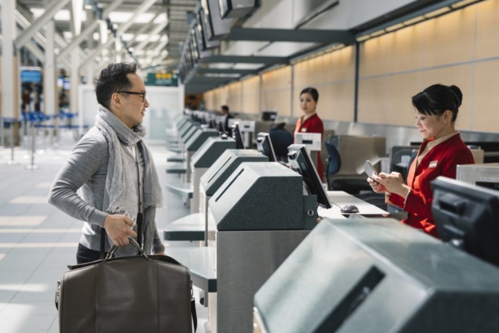 Tugas staff penerbangan, check in counter