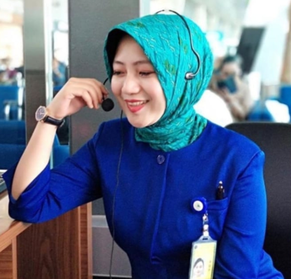 Tugas staff penerbangan, melayani penumpang